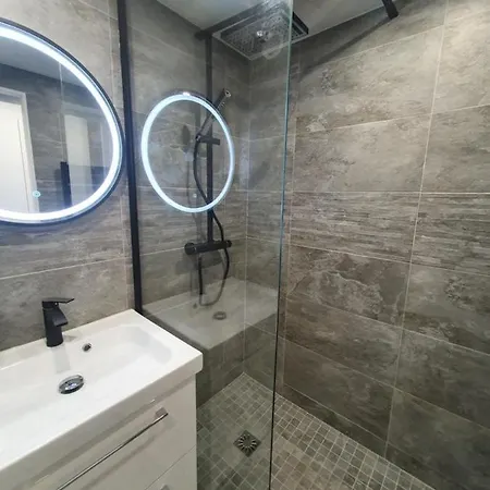 Apartment En Bord De Cannes
