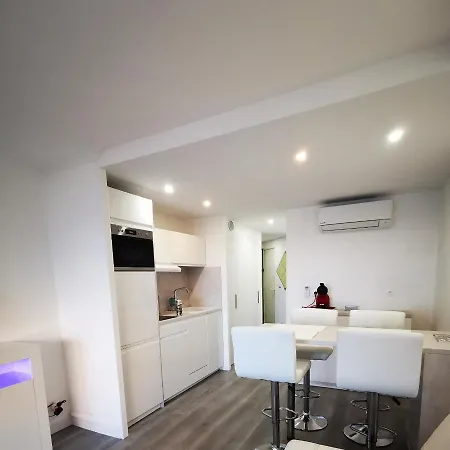 Apartment En Bord De Cannes